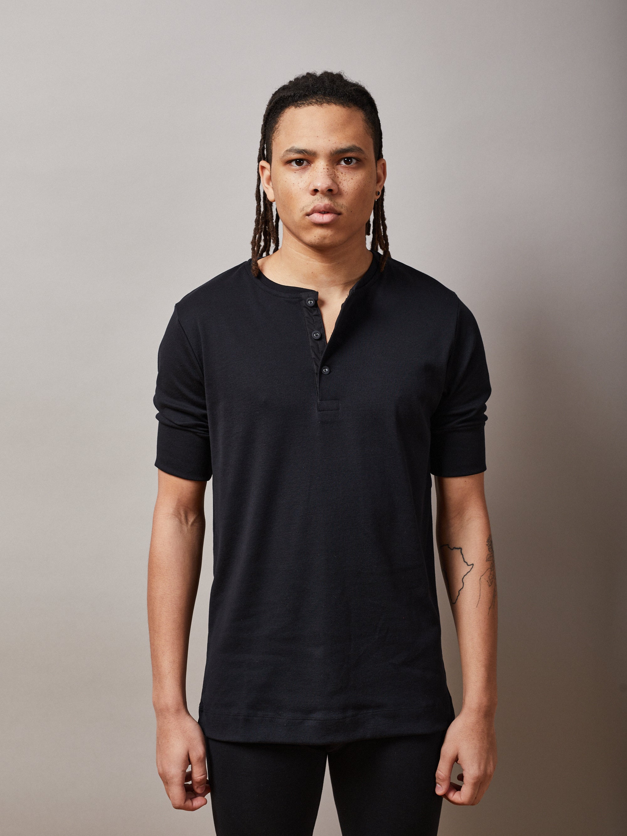 Victory Essentials VE Art SS Henley 200 Henleys Black